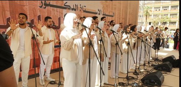 رئيس جامعة عين شمس يشهد رفع وتحية العلم خلال مهرجان استقبال العام الجامعي