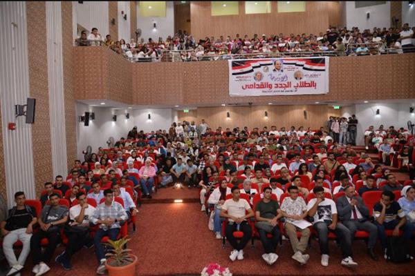 كلية الطب بجامعة أسيوط الأهلية تستهل عامها الجامعي بندوة تعريفية للطلاب الجدد