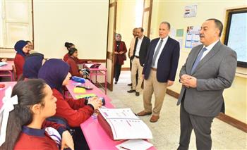   في أول أيام الدراسة.. جولة تفقدية لمحافظ أسيوط وتهنئة للطلاب
