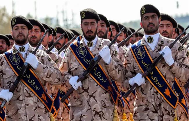 الحرس الثوري بإيران يحذر "العدو" من ارتكاب أي خطأ يهدد الأمن الوطني لبلاده