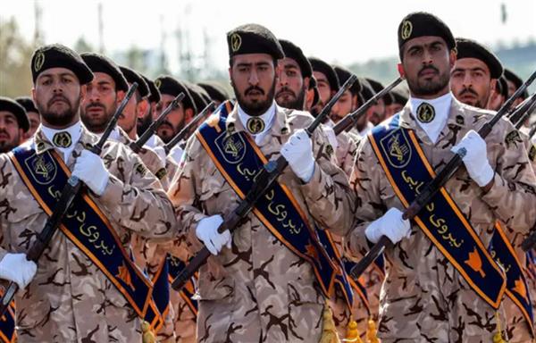 الحرس الثوري بإيران يحذر "العدو" من ارتكاب أي خطأ يهدد الأمن الوطني لبلاده