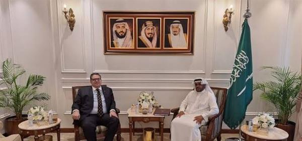 المندوب المصري الدائم لدى التعاون الإسلامي يلتقي نظيره السعودي في جدة
