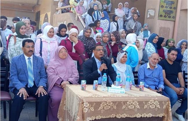 "تربية بنها" تستقبل طلابها الجدد والقدامى وسط فقرات فنية وكلمات محفزة.. صور