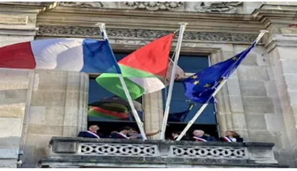 تزامنًا مع تحركات باريس.. العلم الفلسطيني يرفرف فوق بلدية "سان-دوني"