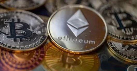 تقلبات حادة في أسواق العملات الرقمية.. "بيتكوين" أكثر تماسكا و"إيثريوم" تحت ضغط