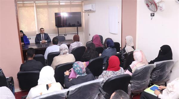 صادق يبحث مع مديري الإدارات بصحة قنا خطة المرور على المنافذ الطبية