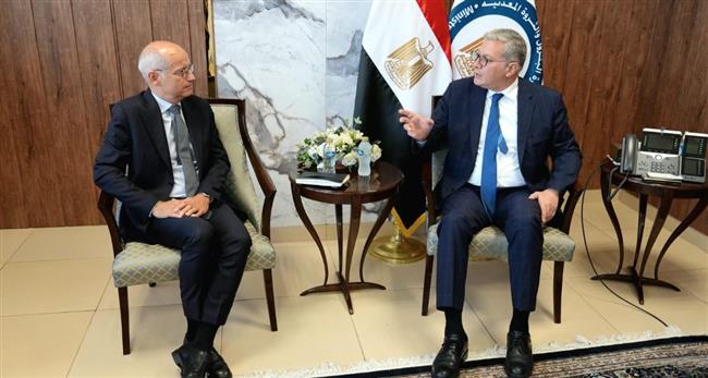 وزير البترول يبحث مع توتال إنرجيز الفرنسية الإستفادة بفرص الإستثمار وتعزيز التعاون