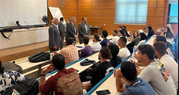 رئيس جامعة بنها الأهلية يتفقد انتظام الدراسة بالكليات