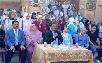   "تربية بنها" تستقبل طلابها الجدد والقدامى وسط فقرات فنية وكلمات محفزة.. صور