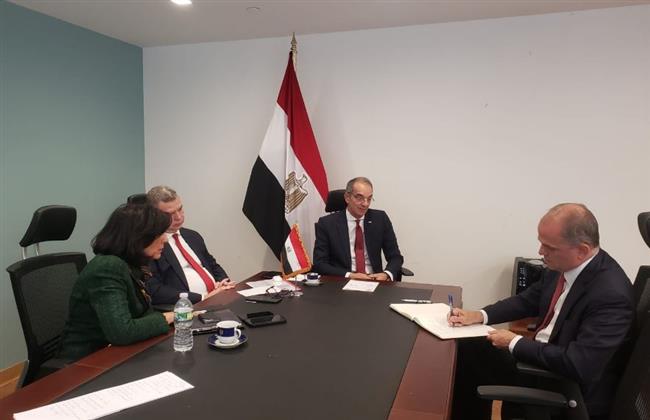 وزير الاتصالات يبحث مع مسؤولى كبرى الشركات الأمريكية التوسع فى استثماراتها بالتعهيد فى مصر 
