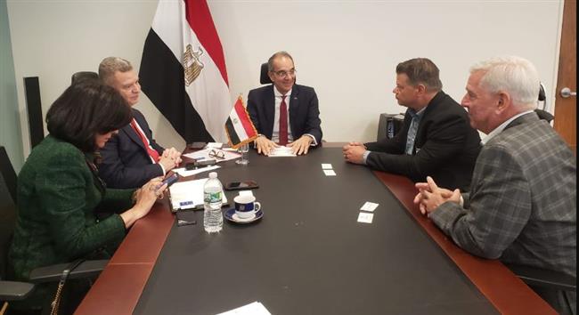 وزير الاتصالات  يبحث مع شركات أمريكية التوسع فى استثماراتها بالتعهيد فى مصر 