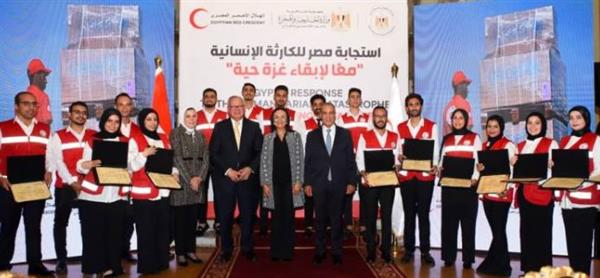 وزيرا الخارجية والتضامن يكرمان الهلال الأحمر لدعمه الإنساني لغزة