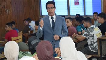   رئيس جامعة بنها يتفقد الكليات ويعزز الأنشطة الطلابية