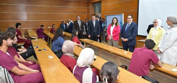رئيس جامعة القاهرة يتابع انتظام الدراسة بكليات الشيخ زايد