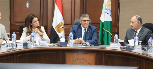 محافظ الجيزة يعقد لقاء أسبوعي لبحث شكاوى المواطنين