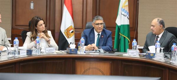 محافظ الجيزة يعقد لقاء أسبوعي لبحث شكاوى المواطنين