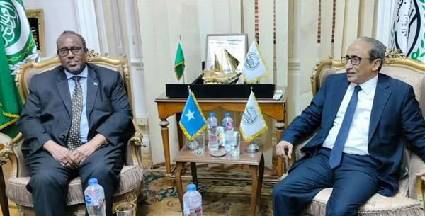رئيس المجلس الاقتصادي العربي يبحث مع السفير الصومالي تعزيز التعاون المشترك