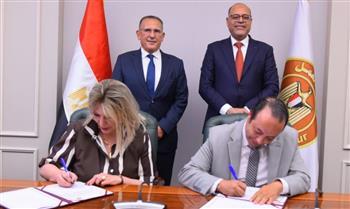 توقيع بروتوكول تعاون بين العمل والاتحاد المصري للغرف السياحية
