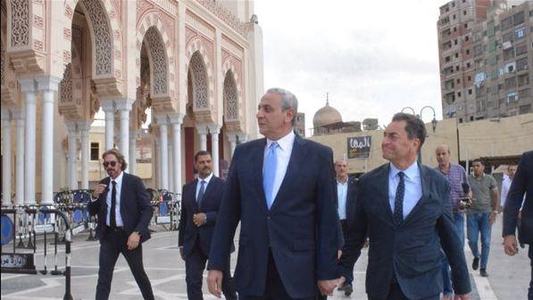 محافظ الغربية يصطحب السفير الفرنسي بجولة بالمسجد الأحمدي