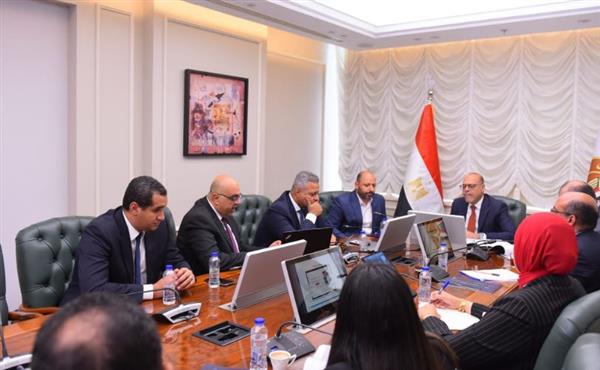 وزير العمل يلتقي وفدًا من شركة "eSpace" المتخصصة في تكنولوجيا المعلومات