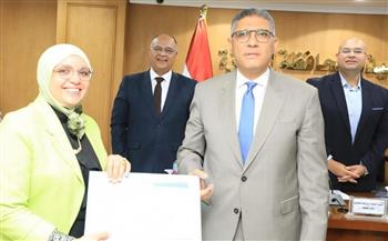   محافظ الجيزة يكرم مديري مديريتَي الأوقاف والشؤون الصحية السابقين