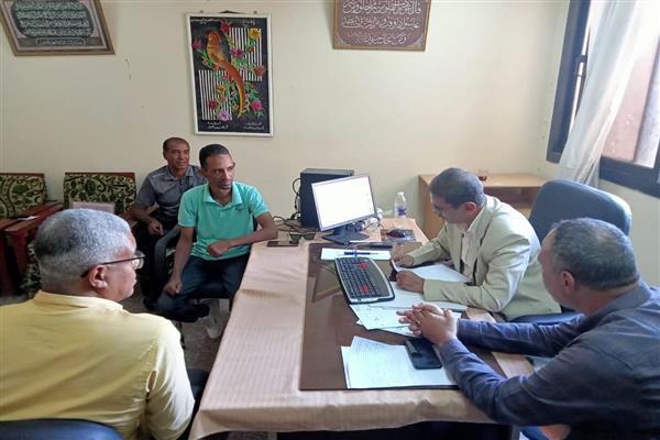 وكيل "قنا التعليمية " يوجه بتحديث قاعدة بيانات المتابعين بالإدارة