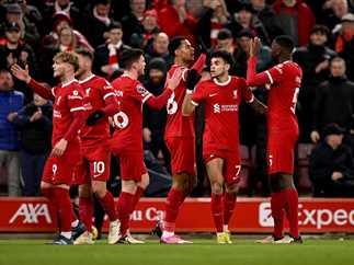 إصابة لاعب ليفربول بقطع في الرباط الصليبي