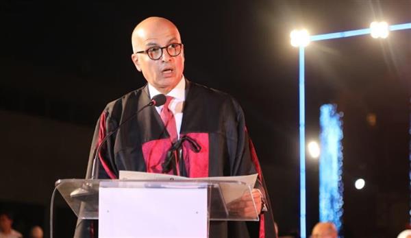 وزيرا قطاع الأعمال و التعليم العالي يشهدان حفل تخرج بجامعة عين شمس