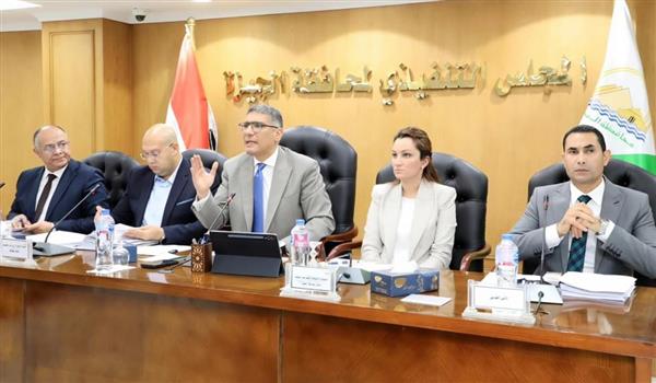 محافظ الجيزة لرؤساء الأحياء :" اللي مش قادر يبذل أقصى جهد في العمل .. يتفضل يسيب مكانه"