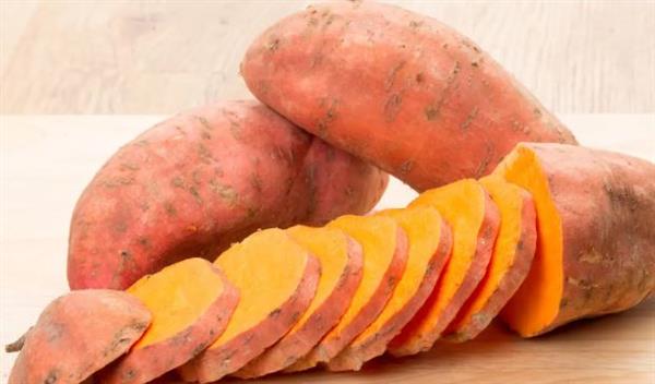 البطاطا الحلوة.. غذاء ذهبي يجمع بين المذاق والفائدة