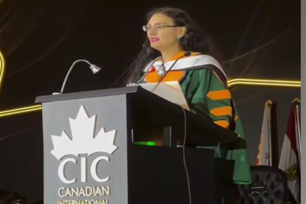 «كيب تاون » تمنح الروائية ريم بسيوني الدكتوراه الفخرية