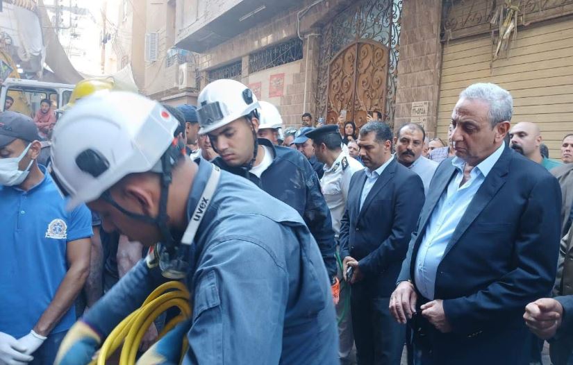 محافظ الغربية يتوجه لمستشفى المحلة العام لمتابعة حالات المصابين في حريق مصبغة المحلة