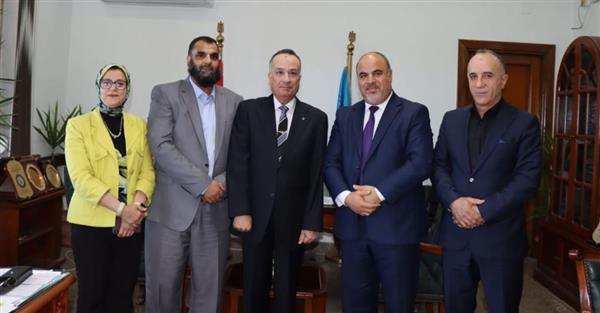 نائب رئيس جامعة الإسكندرية يستقبل وفدًا ليبيًا