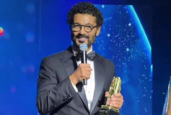 خالد النبوي يتسلم "العناب الذهبي" في الجزائر .. ويهدي كلمته لفلسطين