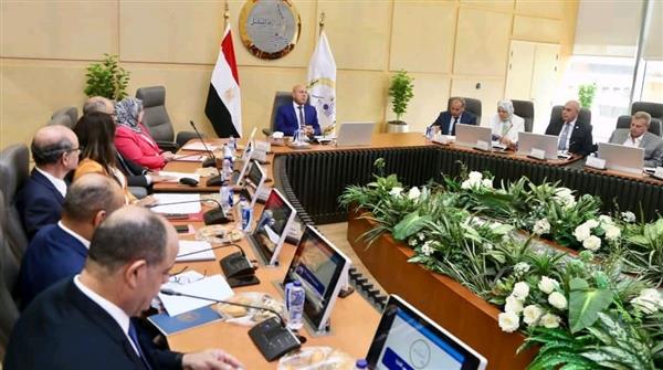 وزير الصناعة والنقل يترأس اجتماع مجلس إدارة الهيئة العامة لتخطيط مشروعات النقل