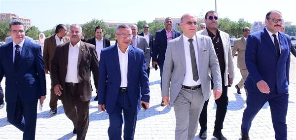 النعماني يلتقي طلاب طب سوهاج الأهلية مع بداية الدراسة