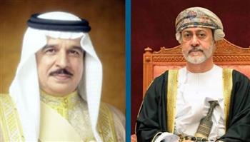   ملك البحرين يبحث هاتفيا مع سلطان عمان العلاقات الأخوية الوطيدة وسبل تعزيزها