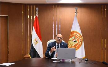   وزير العمل يعقد اجتماعا مع وكلاء الوزارة ومديري الإدارات