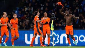   ميلان يفوز 2-1 على نابولى ويعتلى صدارة ترتيب الدورى الإيطالى