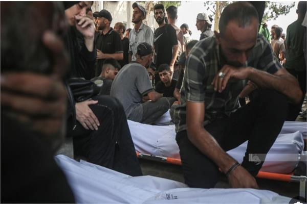 من بينهم 9 من منتظري المساعدات.. استشهاد 52 فلسطينيا في غزة