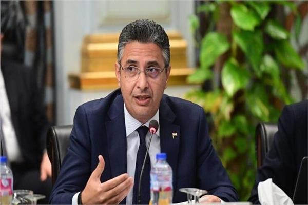 خلال ساعات.. وزير التموين يفتتح 3 مجمعات استهلاكية بعد تطويرها