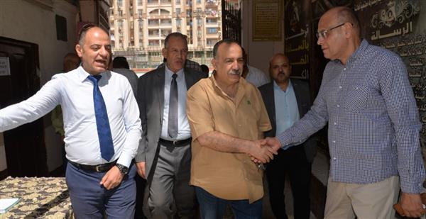 محافظ أسيوط يتفقد مدرسة بدر الرسمية للغات ويطمئن على انتظام الدراسة