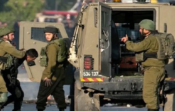 وكالة الأنباء الفلسطينية: قوات الاحتلال تعتقل 7 مواطنين في رام الله والبيرة