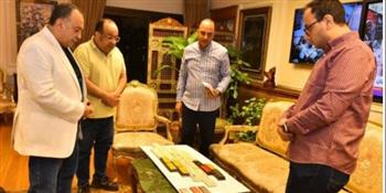   محافظ أسيوط يشيد بابتكار محلي في مجال الديكور يختصر الوقت ويخفض التكاليف
