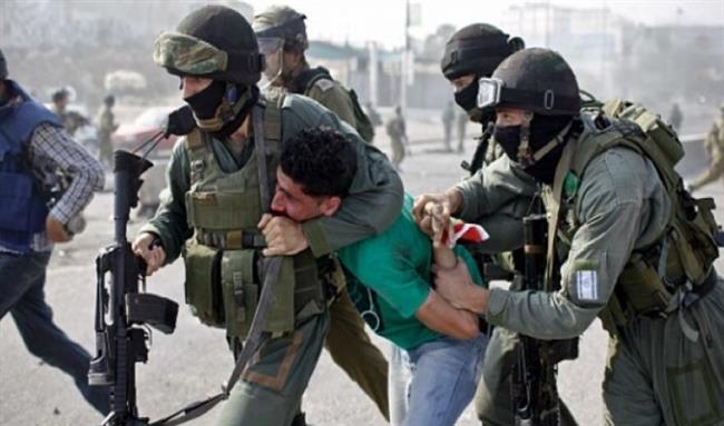 قوات الاحتلال الإسرائيلي تعتقل مالا يقل عن 37 فلسطينيا من مدن الضفة الغربية