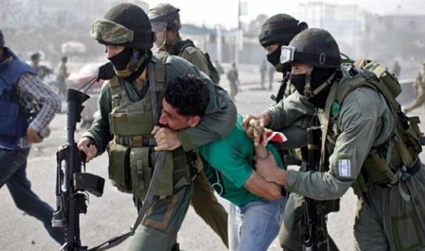 قوات الاحتلال الإسرائيلي تعتقل مالا يقل عن 37 فلسطينيا من مدن الضفة الغربية