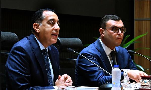 رئيس الوزراء يعقد اجتماعًا موسعاً مع رؤساء أجهزة المدن الجديدة