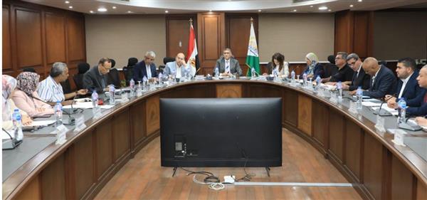 محافظ الجيزة يبحث الموقف التنفيذي للمشروعات القومية