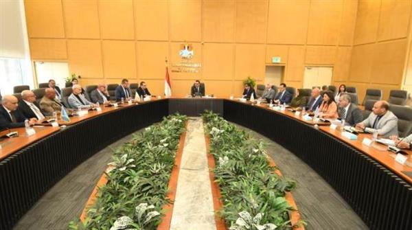 وزير الاسكان يستعرض الاستراتيجية الوطنية للعمران الأخضر