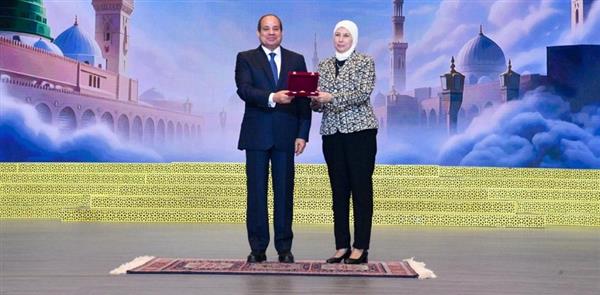 رئيسة القومي للمرأة تشكر رئيس الجمهورية لتكريم سيدتين في احتفالية ذكرى المولد النبوي الشريف